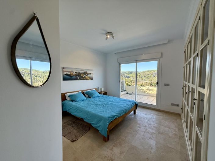 Image No.27-3 Bed Property for sale