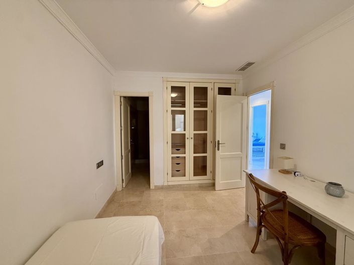 Image No.28-3 Bed Property for sale