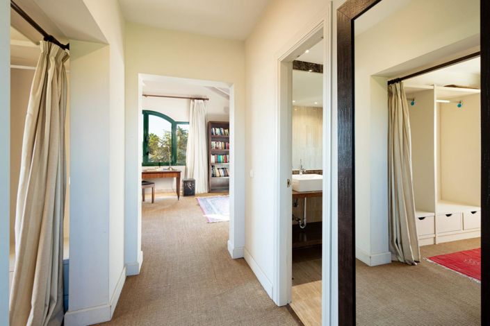 Image No.12-4 Bed Property for sale