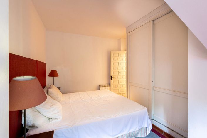 Image No.15-4 Bed Property for sale