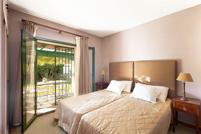 Image No.17-4 Bed Property for sale