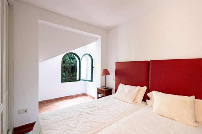 Image No.20-4 Bed Property for sale