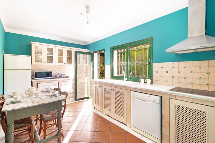 Image No.8-4 Bed Property for sale