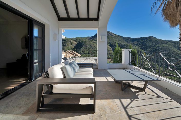 Image No.24-5 Bed Property for sale