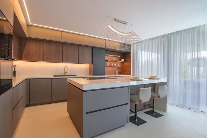 Image No.5-4 Bed Property for sale