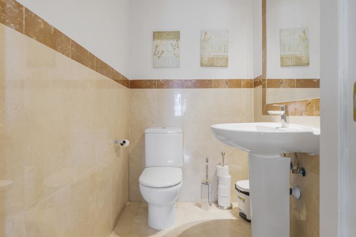 Image No.15-5 Bed Property for sale