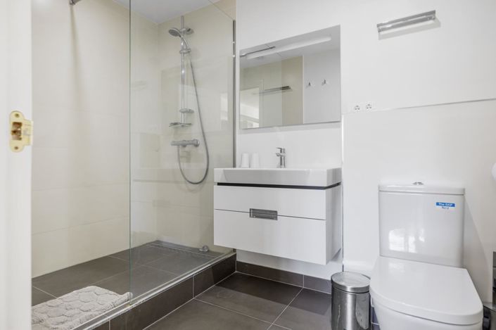 Image No.25-5 Bed Property for sale