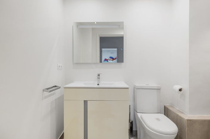 Image No.26-5 Bed Property for sale