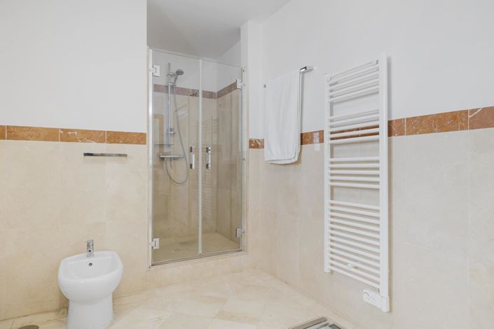 Image No.30-5 Bed Property for sale