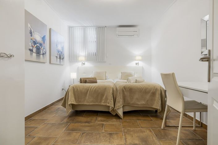 Image No.37-5 Bed Property for sale