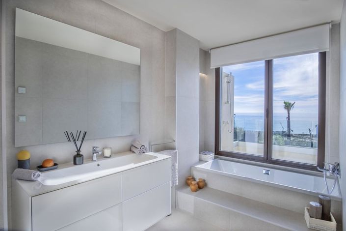 Image No.7-4 Bed Property for sale