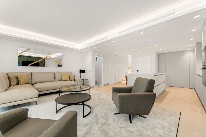 Image No.12-4 Bed Property for sale