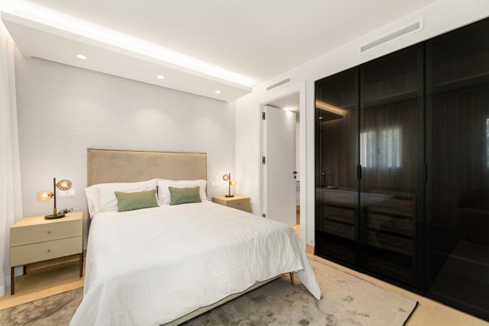 Image No.24-4 Bed Property for sale