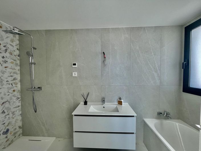 Image No.20-3 Bed Property for sale