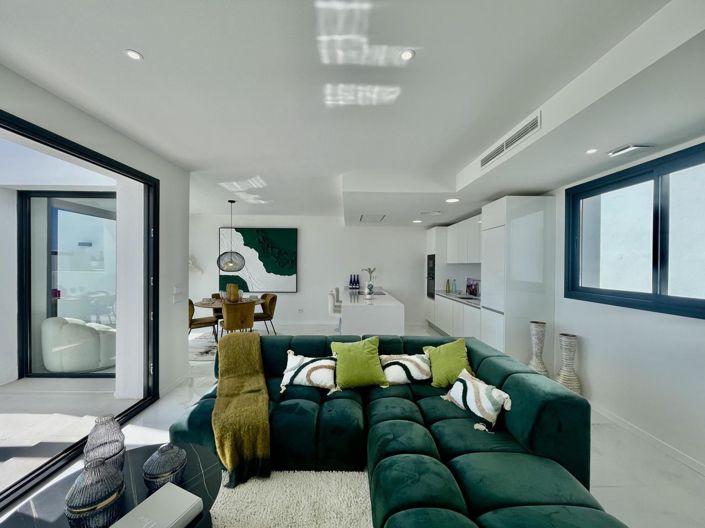 Image No.4-3 Bed Property for sale