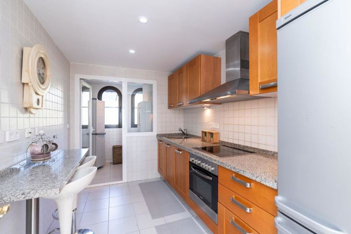 Image No.10-2 Bed Property for sale