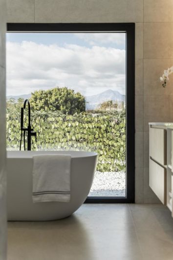 Image No.18-5 Bed Property for sale