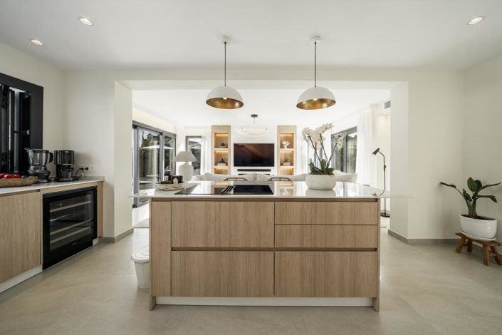 Image No.26-5 Bed Property for sale