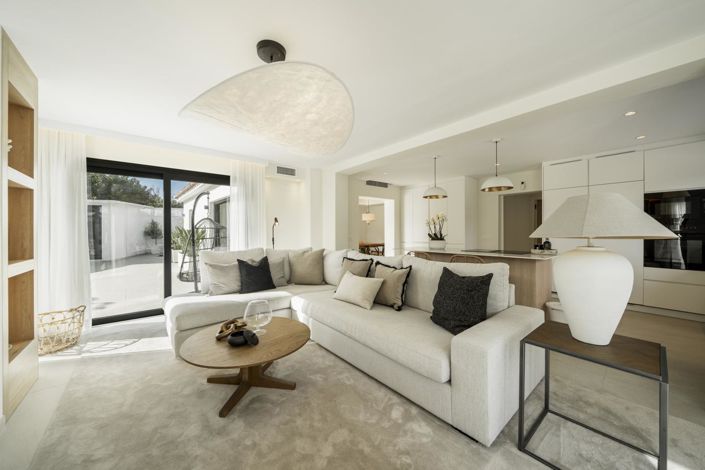 Image No.6-5 Bed Property for sale