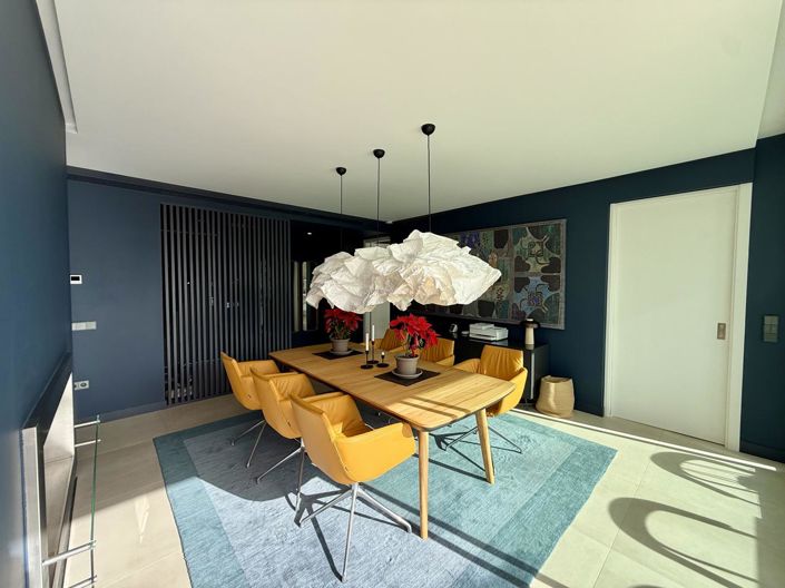 Image No.10-5 Bed Property for sale