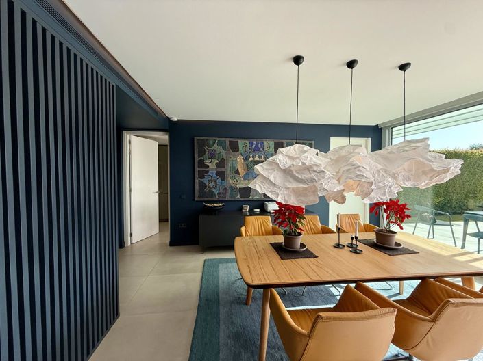 Image No.14-5 Bed Property for sale