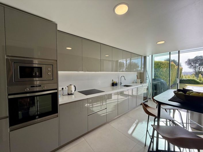 Image No.19-5 Bed Property for sale