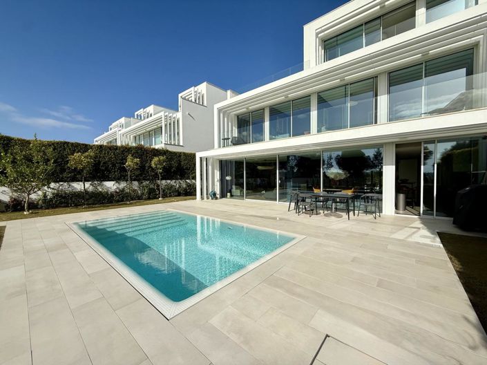 Image No.2-5 Bed Property for sale