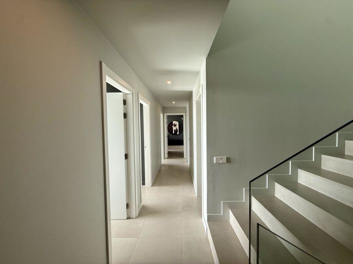 Image No.22-5 Bed Property for sale