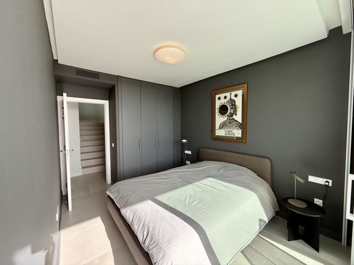 Image No.25-5 Bed Property for sale