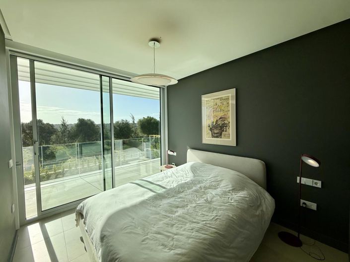 Image No.30-5 Bed Property for sale