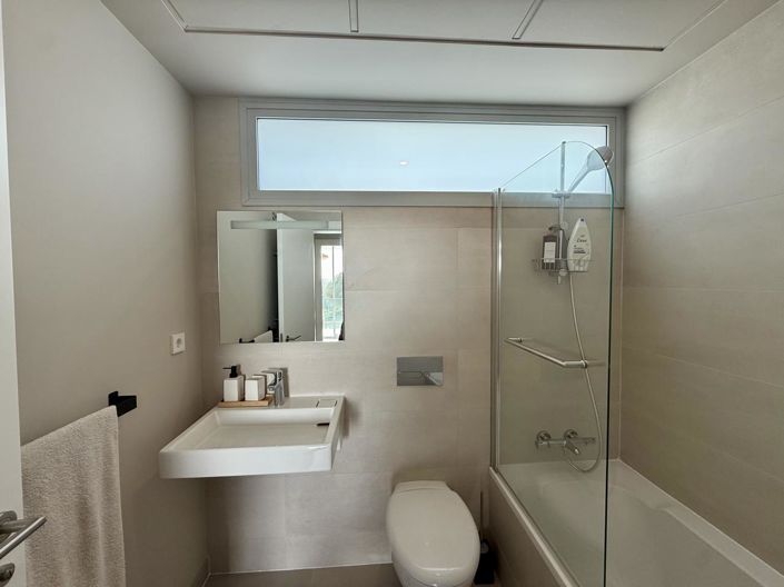 Image No.33-5 Bed Property for sale