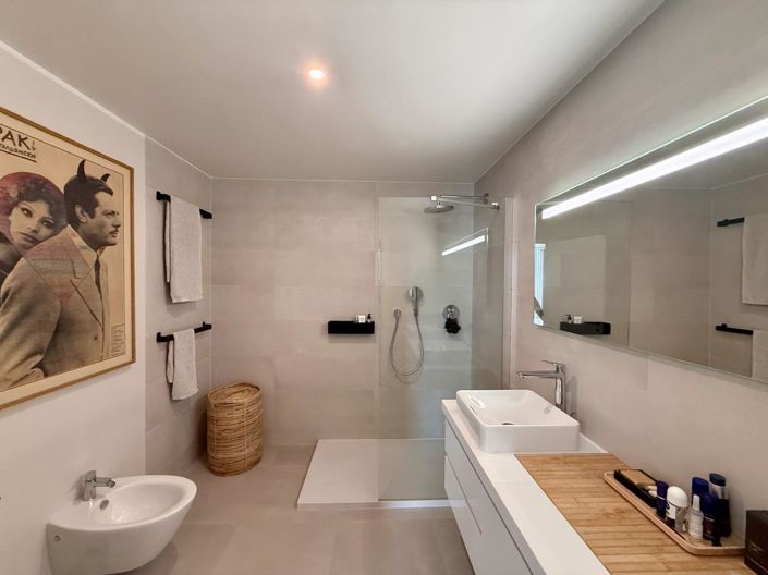 Image No.36-5 Bed Property for sale