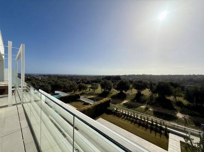 Image No.47-5 Bed Property for sale