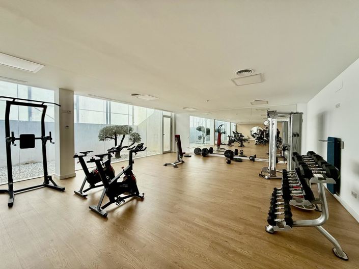 Image No.5-5 Bed Property for sale