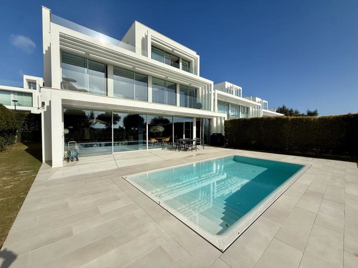 Image No.8-5 Bed Property for sale