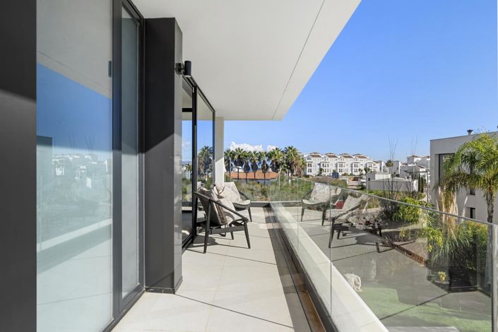 Image No.10-3 Bed Property for sale