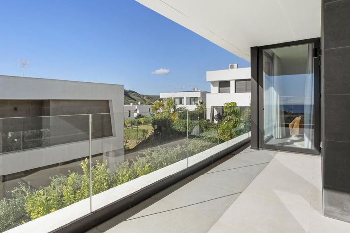 Image No.11-3 Bed Property for sale