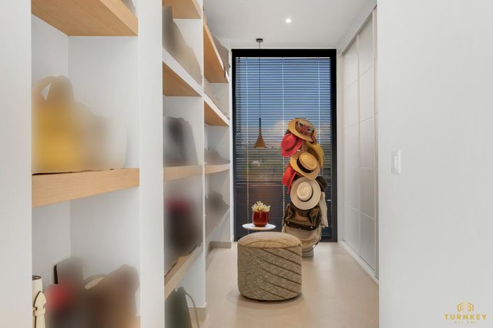 Image No.15-3 Bed Property for sale