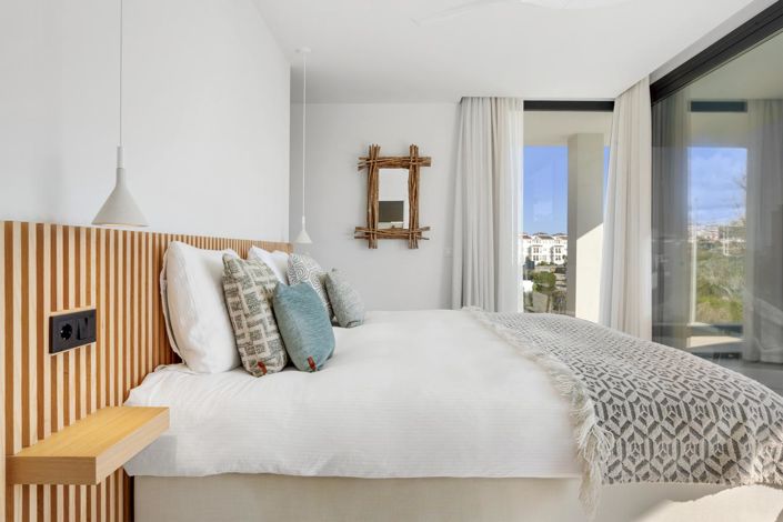 Image No.17-3 Bed Property for sale