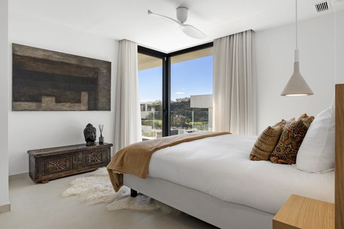 Image No.20-3 Bed Property for sale