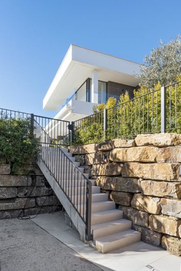 Image No.36-3 Bed Property for sale