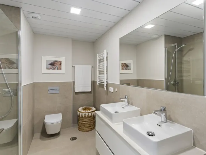 Image No.12-5 Bed Property for sale