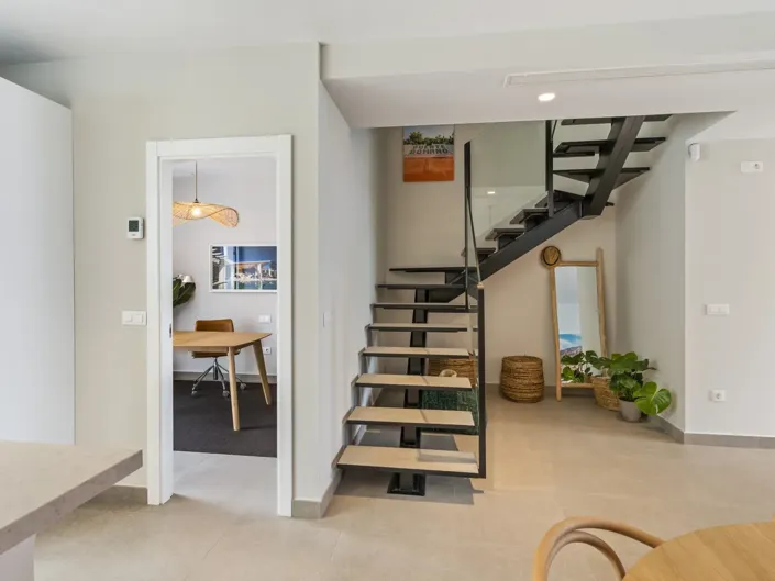 Image No.5-5 Bed Property for sale