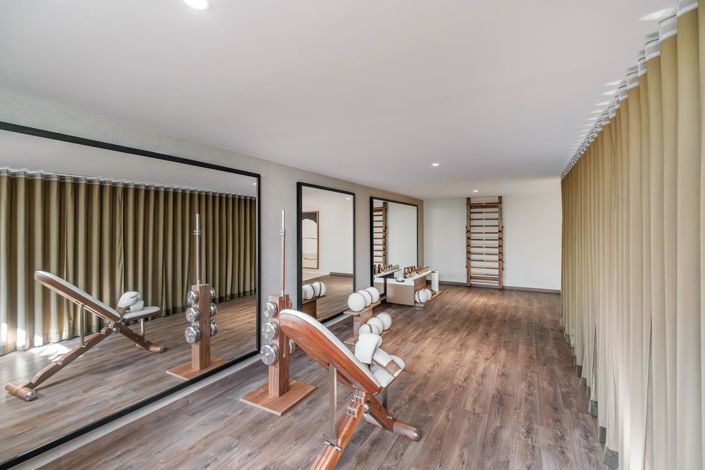 Image No.19-6 Bed Property for sale