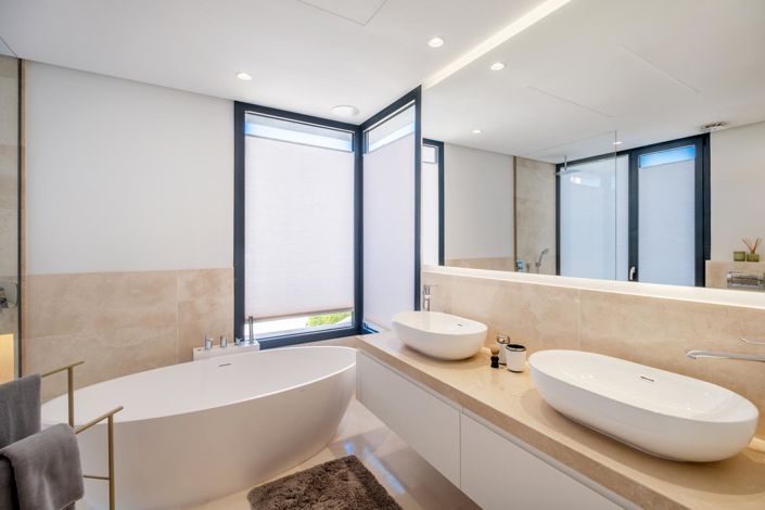 Image No.27-6 Bed Property for sale