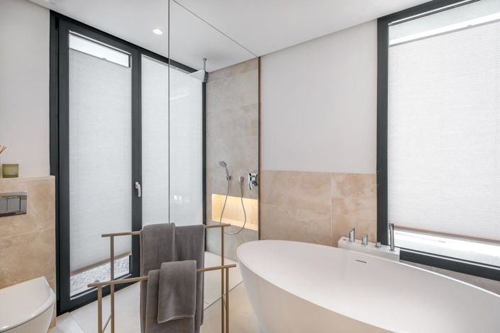 Image No.32-6 Bed Property for sale