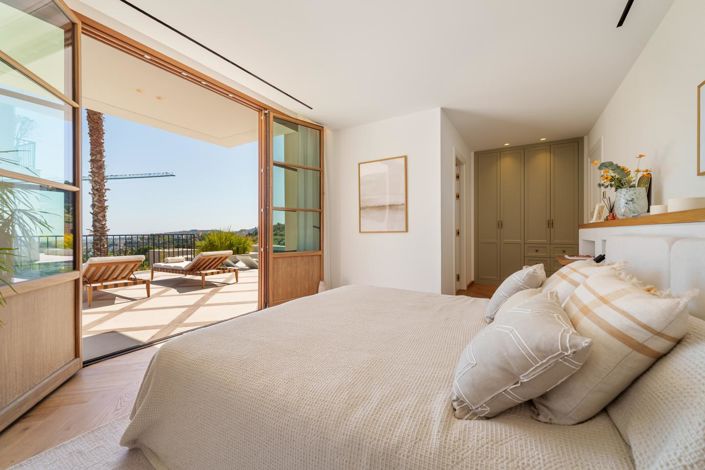 Image No.14-5 Bed Property for sale