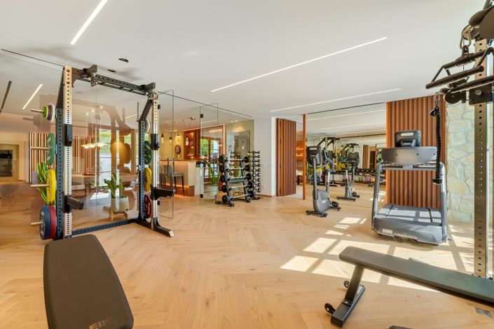 Image No.15-5 Bed Property for sale