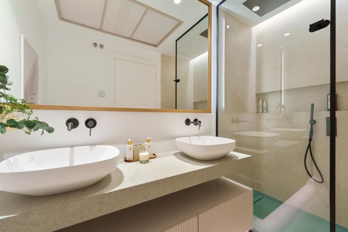 Image No.20-5 Bed Property for sale