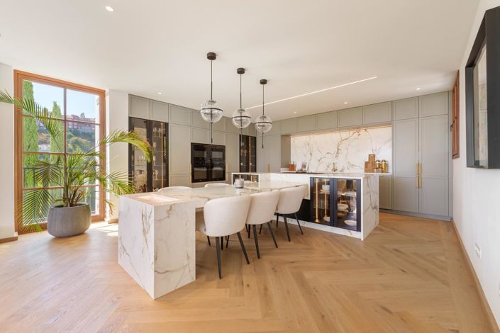 Image No.22-5 Bed Property for sale